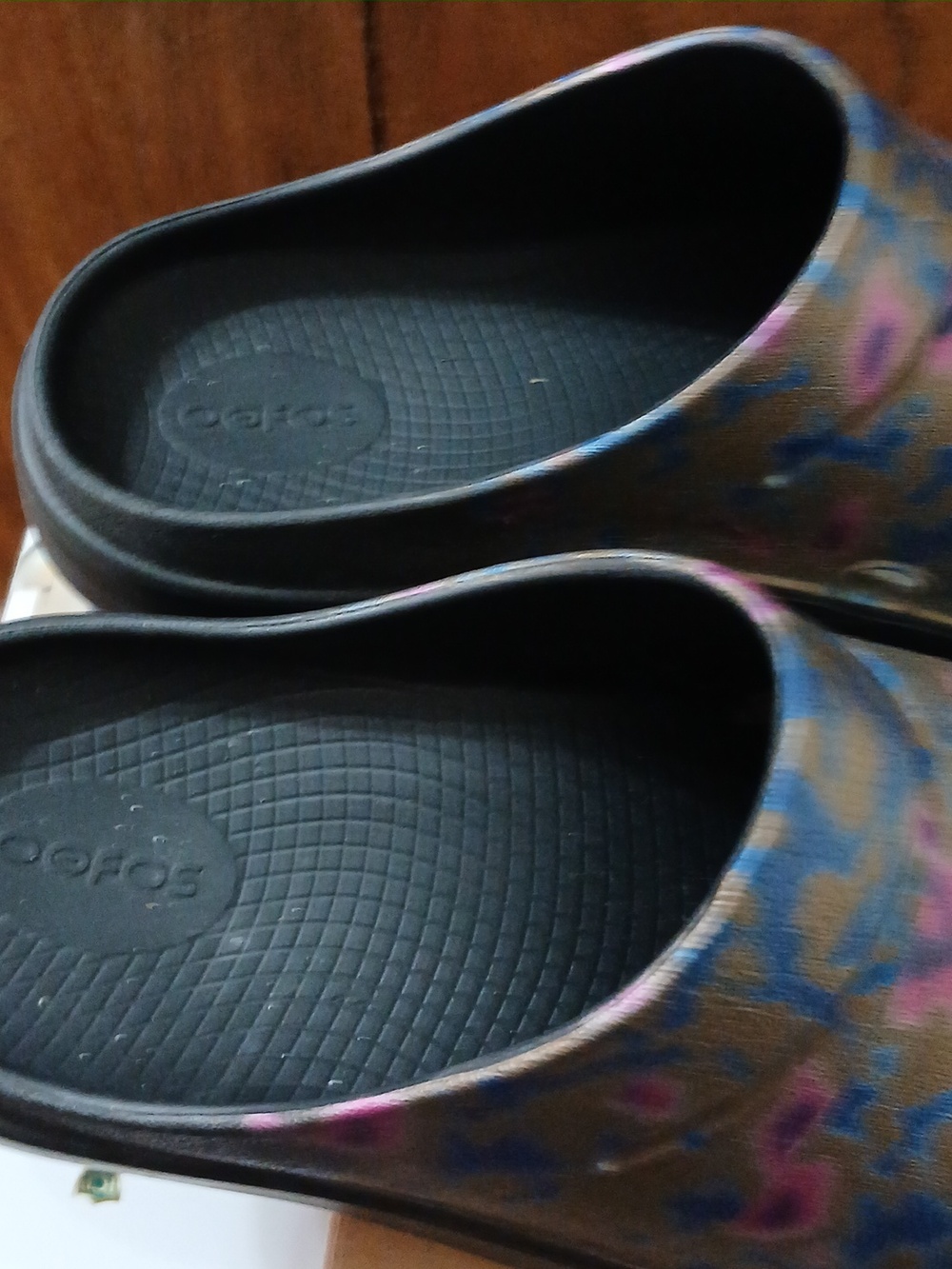 OOFOS Women's Slip-On Clog in Brown with Blue and Pink Leopard Print - Picture 5 of 5